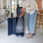 Joseph Joseph Porta 40L Bin - Midnight Blue - Image 4