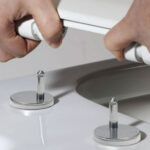 Tavistock Alaska Soft Close Thermoset Toilet Seat with Concealed Hinge Mechanism - Image 3
