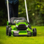 Greenworks 60V (4Ah) 46cm Self-Propelled Cordless Battery Lawnmower with 1 x 4Ah Battery and 60V Charger - Image 2