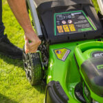 Greenworks 60V (4Ah) 46cm Self-Propelled Cordless Battery Lawnmower with 1 x 4Ah Battery and 60V Charger - Image 4