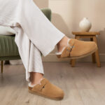 Bowron Ladies Shearling Clog Slippers - Image 5