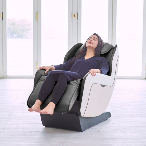 SYNCA CirC+ Massage Chair in Grey