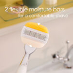 Gillette Venus Comfortglide with Olay, Platinum Metal Handle & 8 Blades - Image 3
