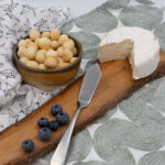 Kirkland Signature Dry Roasted Macadamia Nuts with Sea Salt, 680g - Image 3