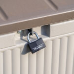 Suncast 4ft 7" x 2ft 5" (1.4 x 0.7m) Horizontal 605 Litre Extra Large Outdoor Storage Deck Box - Image 5