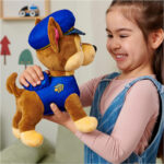 PAW Patrol, Talking Chase 30.5-cm-tall Interactive Plush Toy with Sounds, Phrases and Wagging Tail, Stuffed Animals, Kids Toys for Ages 3 and up - Image 7
